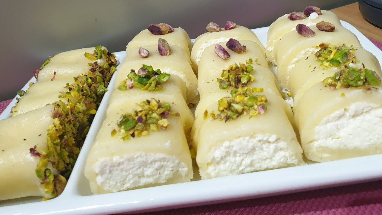 #حلاوة_الجبنة  مع الفواكهة والجوز والزبيب والقطر اكيد.HALAWET AL JEBEN WITH #fruits #sirop #walnut