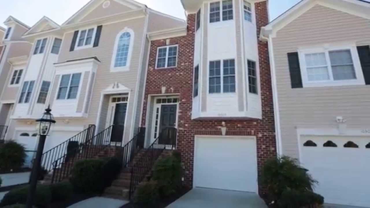 Modern Ashland Townhome w/ Garage  ++Great Floorplan & Wood Floors++