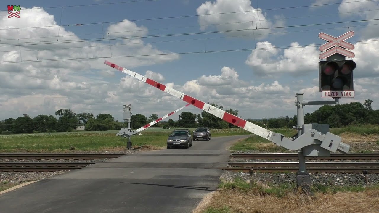Železniční přejezd Církvice/Třebešice [P3722] - 15.6.2023 / Czech railroad crossing