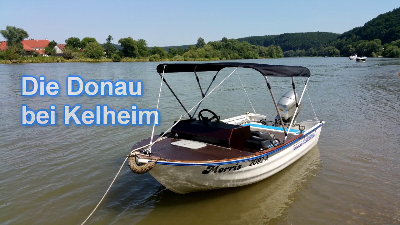 Motorboot fahren auf der Donau bei Kelheim