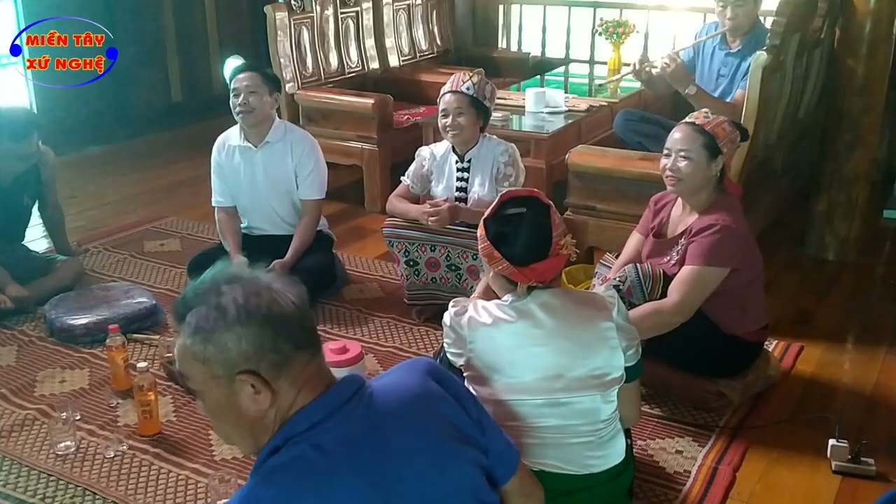 hát nhuôn tiếng thái tập [684] Bà Vinh nghệ nhân mới hát đối với ông bằng tràn đầy niềm vui