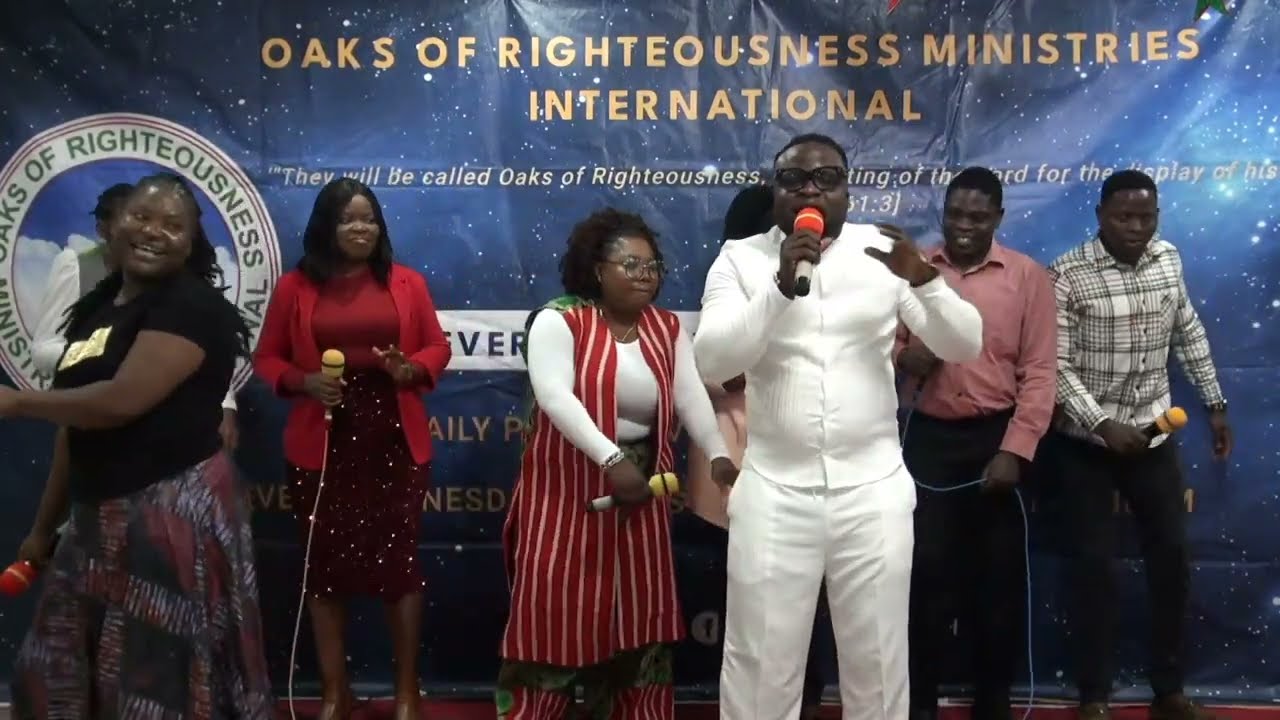 Praising and Worshipnig the Mighty God with the Glorious voices
