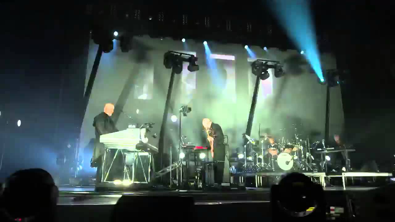 Peter Gabriel-Back to Front, Live in London-The Tower That Ate People_lyrics