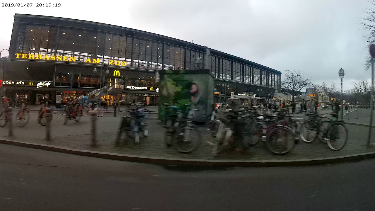 Kantstra&szlig;e, Berlin: How to catch a bus