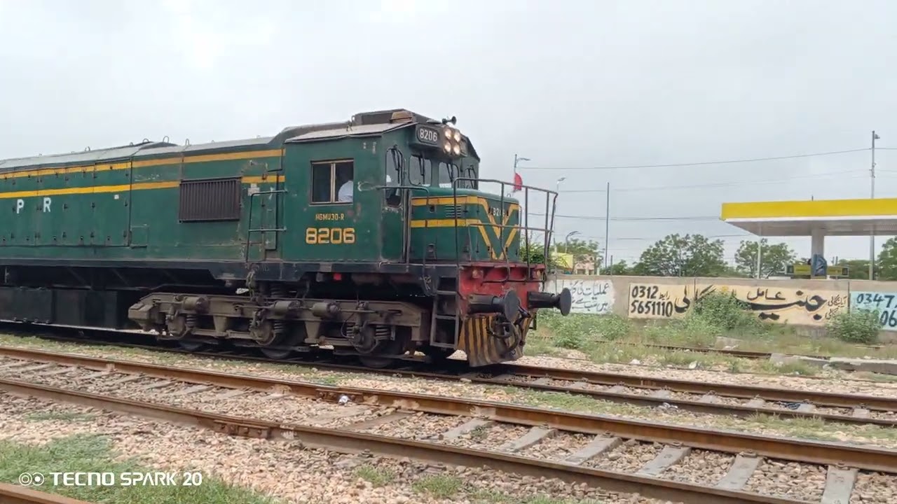 47 Up Rehman Baba With HGMU_30 8206 Departure Drigh Road Junction. #hgmu30 #video #train #youtube