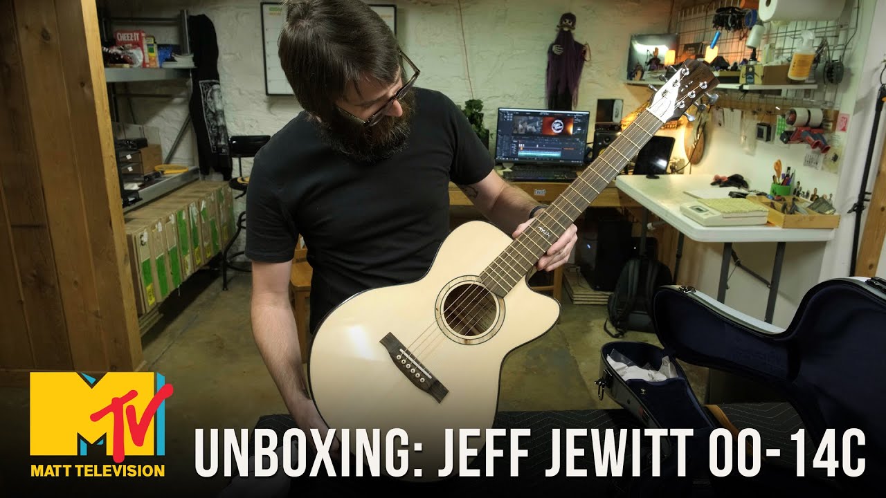 Unboxing a Jeff Jewitt 00-14c with Swiss Moon Spruce and Fiddleback Mahogany