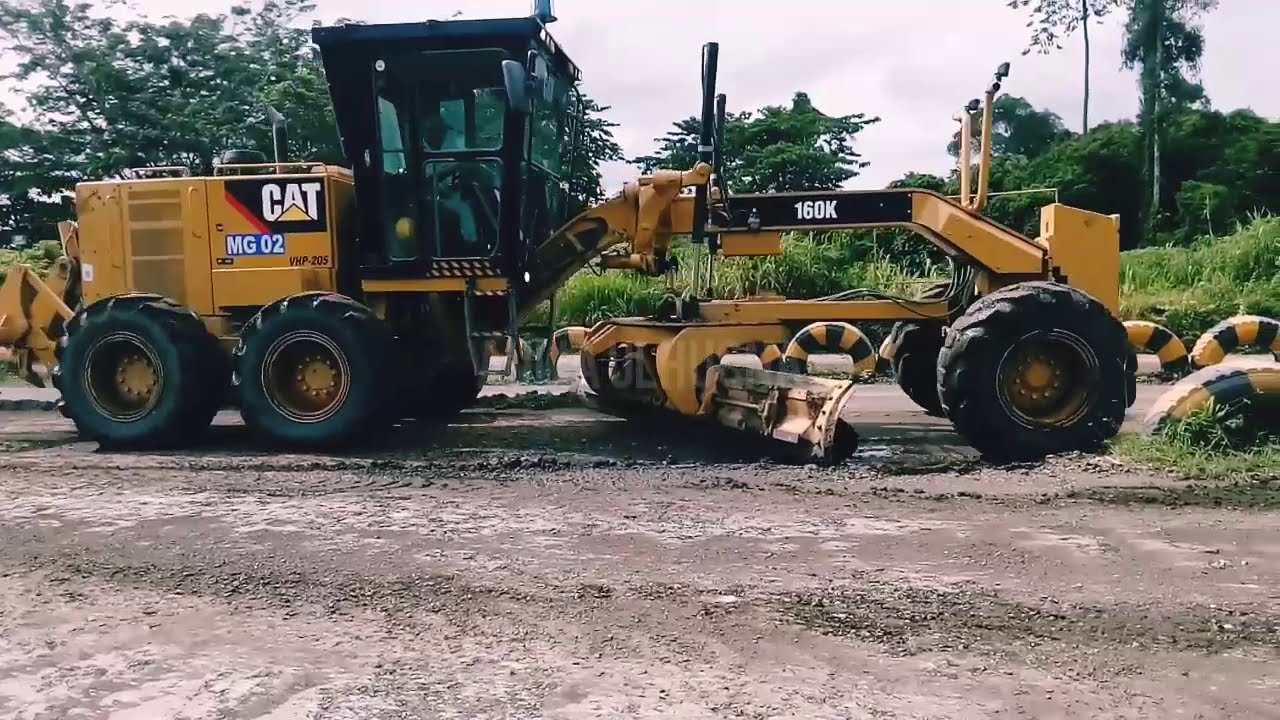Jalan keriting, jadi mulus karena alat ini I Grader CAT 160K