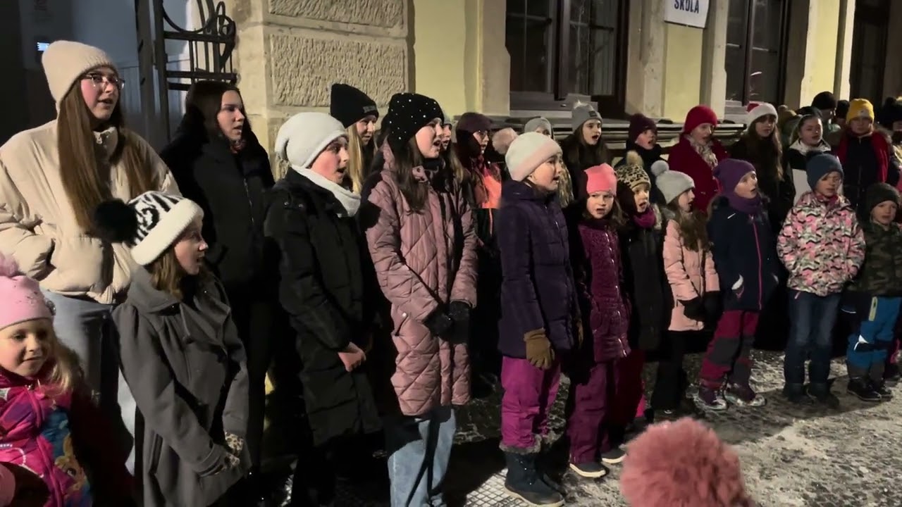 Terinka zpívá před školou 3.12.2023