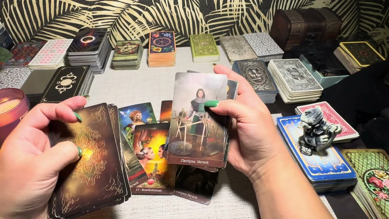 КАКОЙ МУЖЧИНА НА ПОРОГЕ ?С ЧЕМ ИДЕТ ?