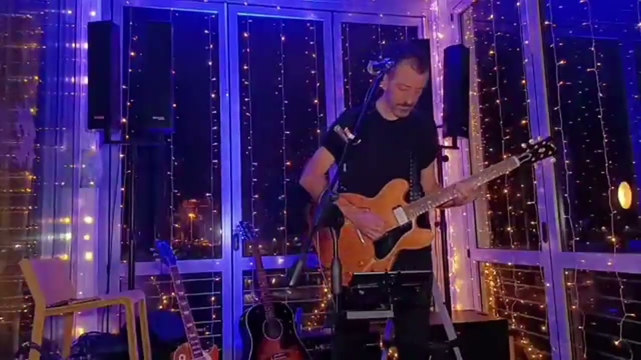 Giuseppe Scarpato  While My Guitar Gently Weeps