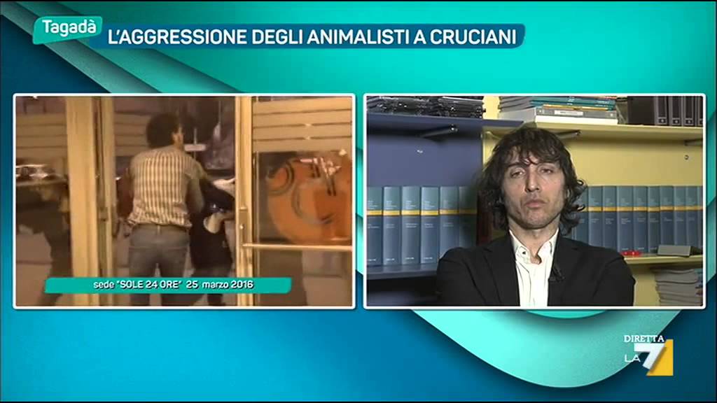 L'aggressione degli animalisti a Giuseppe Cruciani