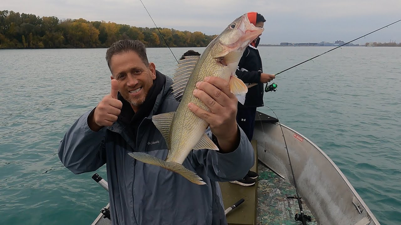 FALL WALLEYE FISHING | DETROIT RIVER WALLEYE FISHING *DIPNET SPECIAL*
