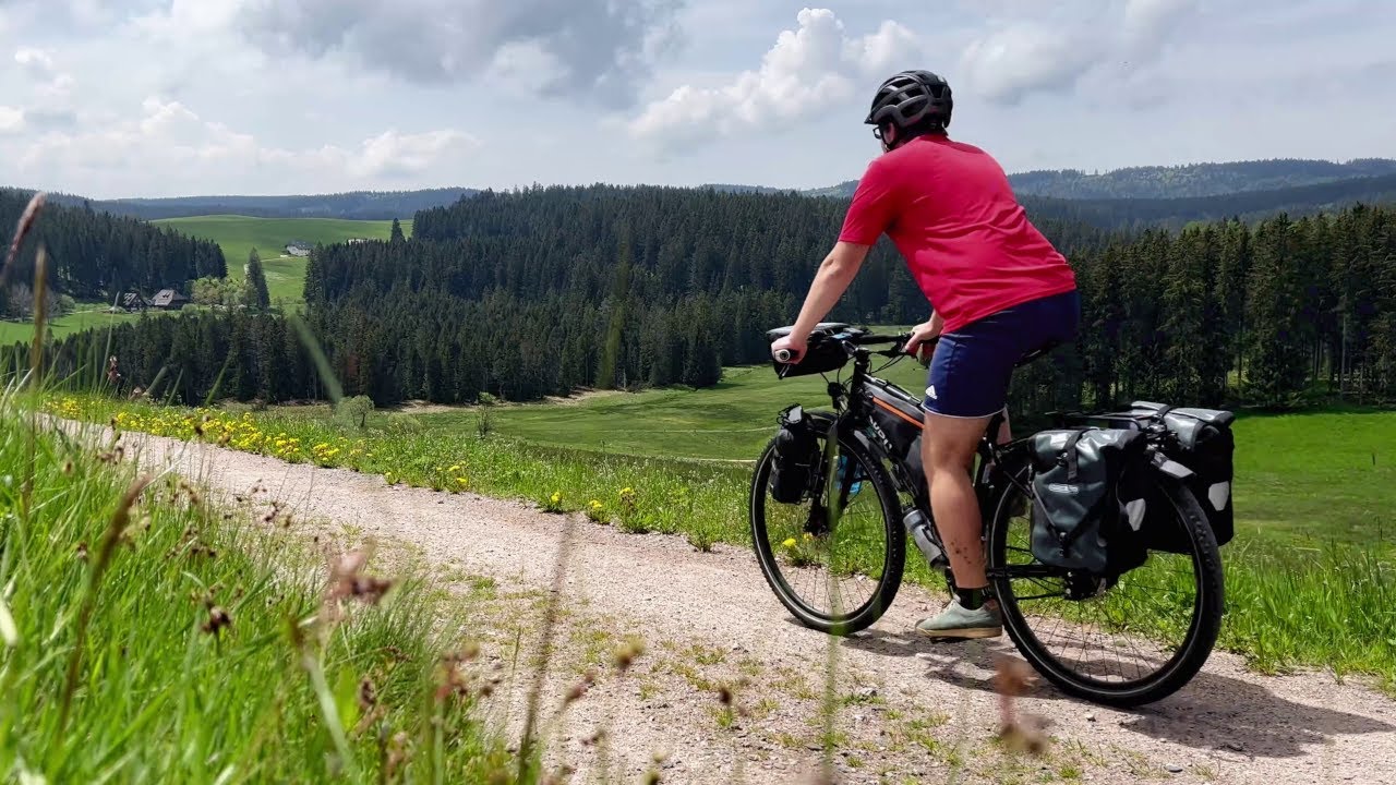Bikepacking Schwarzwald - Höhen und Tiefen zwischen Hügeln und Bäumen