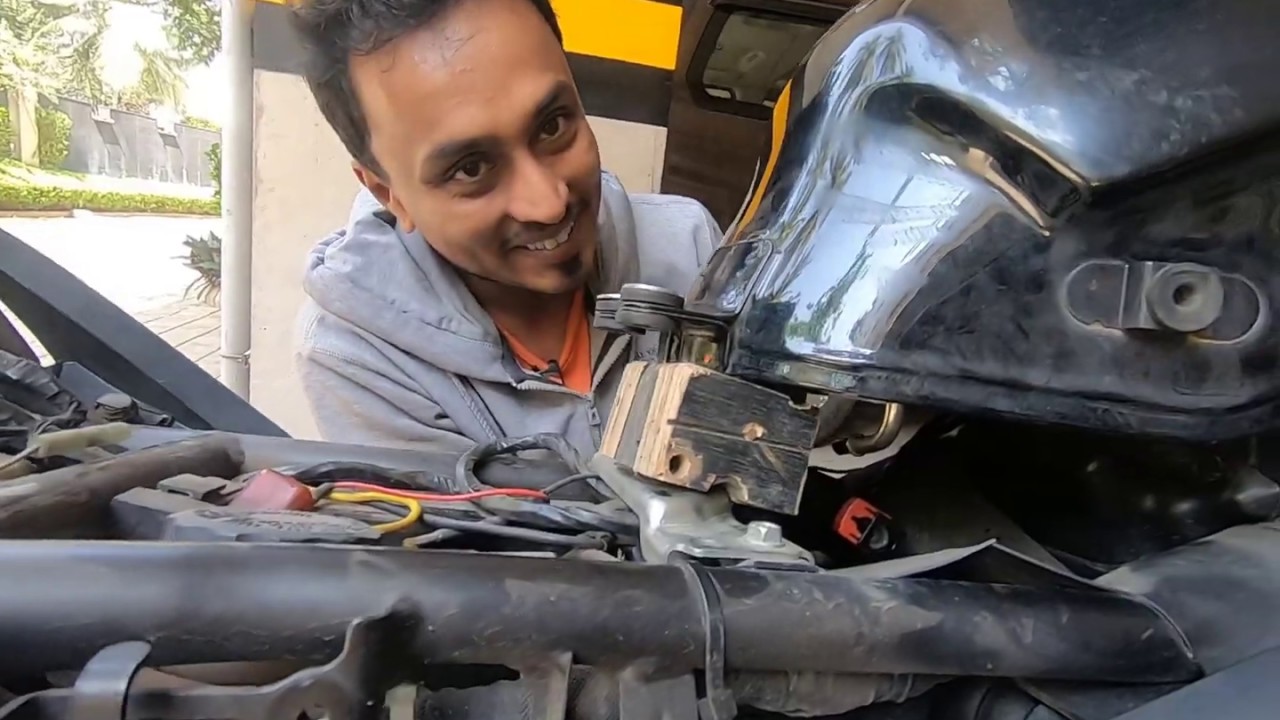 Motorcycle DIY : 01 Versys 650 Air Filter Inspection
