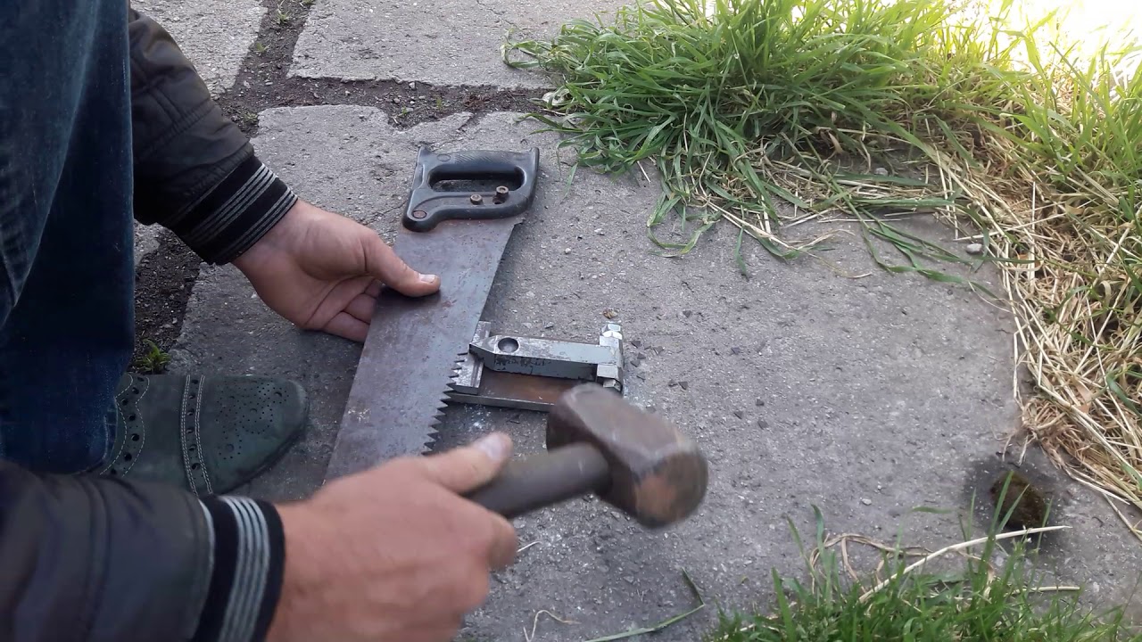 Нарезка зубьев пилы по дереву.