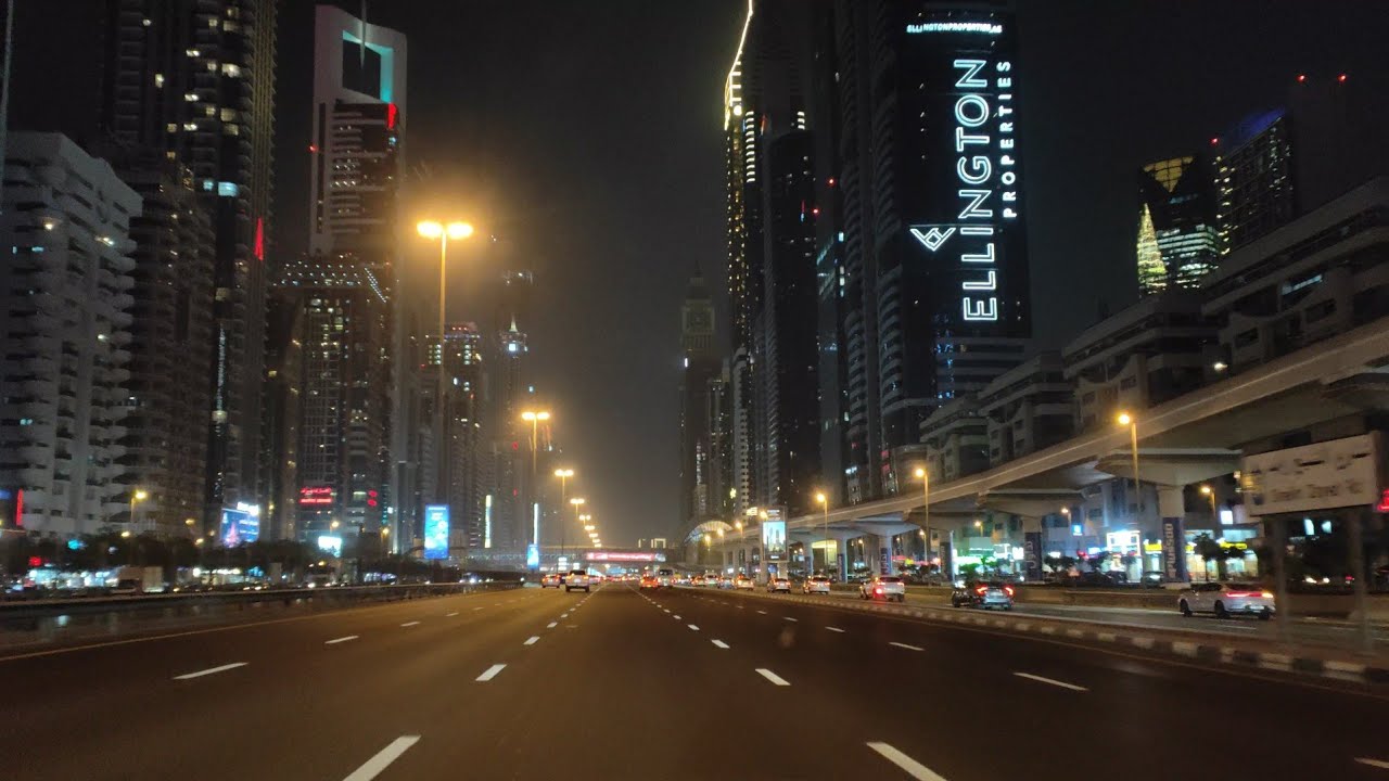 شارع الشيخ زايد مدينة دبي الجميلة الإمارات العربية المتحدة