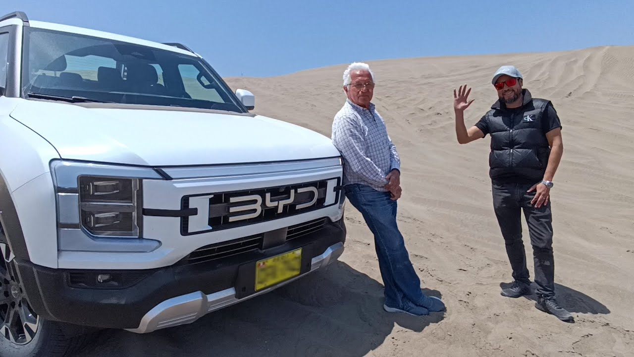BYD Shark Híbrida en prueba de manejo en la arena