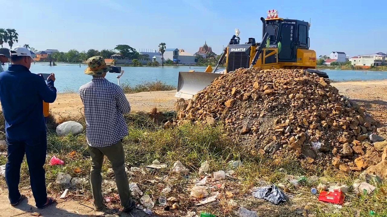 Be Careful! New Landfill Site use Dozer Shantui & Dump Truck 25-Ton Unloaded Clear Land,