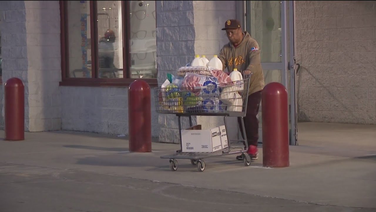 Connecticut stores packed as shoppers prepare for winter storm