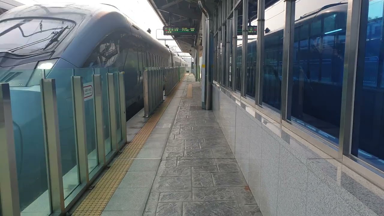 한국철도 청량리행 KTX-이음 경강선 둔내역 진입