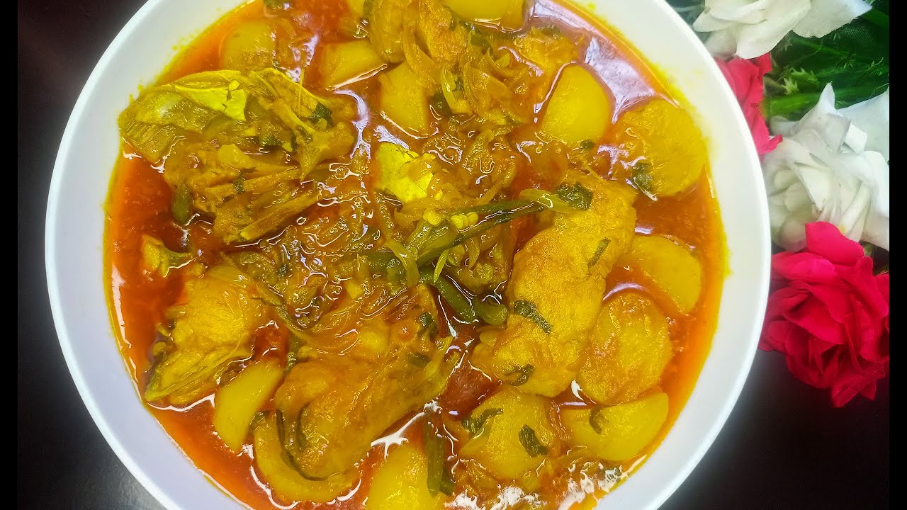 আলু দিয়ে পাঙ্গাস মাছের ঝোল | Aloo Diye Pangas Macher Jhol | Easy Bengali Fish Curry With Potato