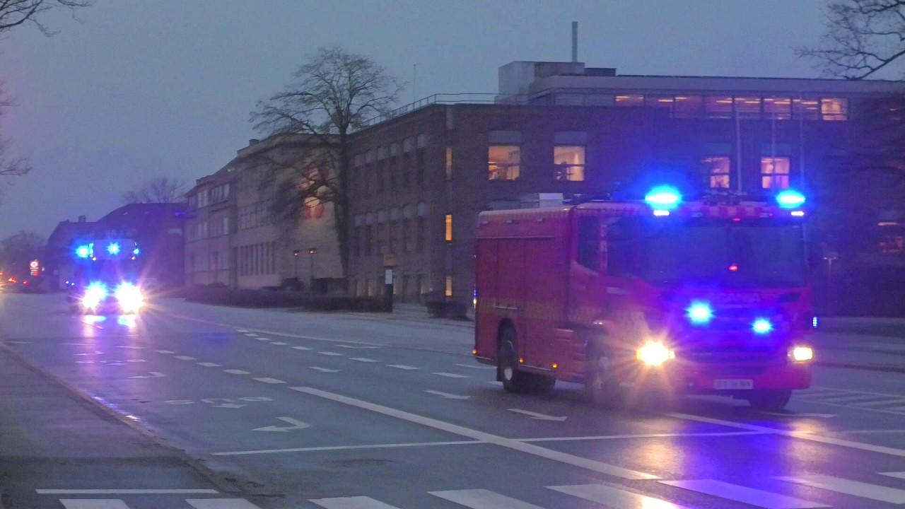 ST.GENTOFTE (GTM1+GTS1) ABA beredskab øst falck. brandbil i udrykning Feuerwehr auf Einsatzfahrt