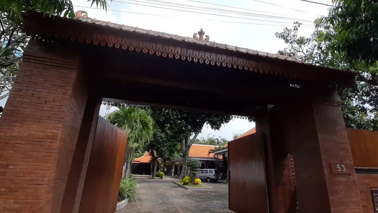 BANGUNAN RUMAH JOGLO ISTIMEWA TENGAH KOTA