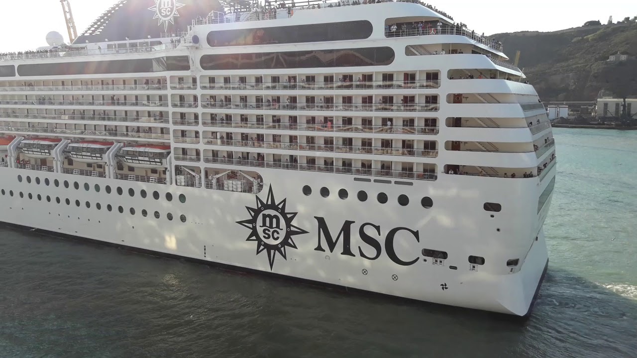 saluto tra msc magnifica e msc orchestra