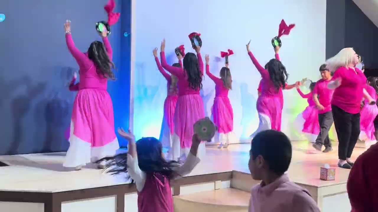 Piedra Angular/En Unidad/Bueno Es Dios/Traigo Mis Manos/Esta Cayendo De Su Gloria/Me Libero Tu Poder