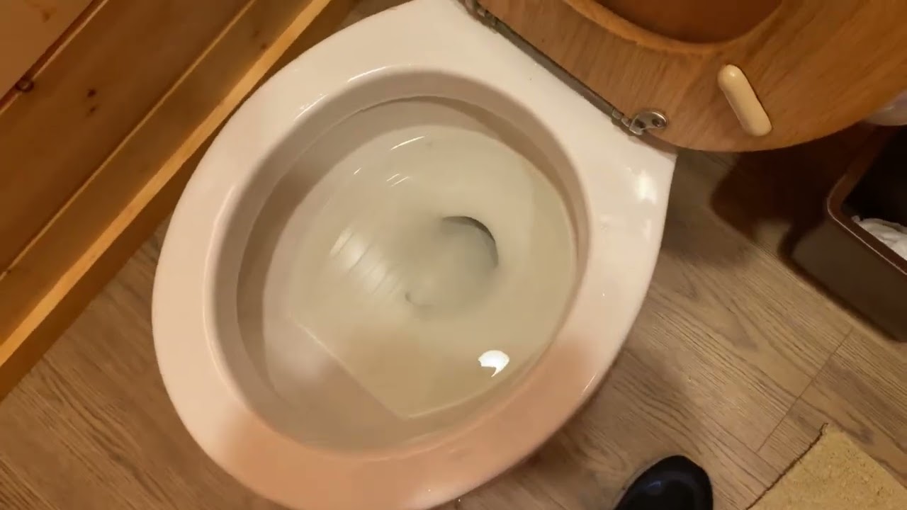 Lake Cabin Upstairs Bathroom (FULL SHOOT)