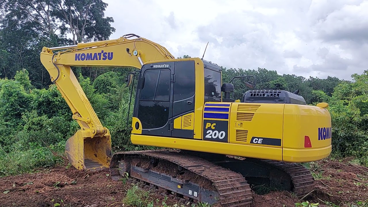NEW KOMATSU PC200-CE สี่สูบคอม งานเคลี่ยริ่ง จัดว่าหล่อไม่เบา excavator EP.8937
