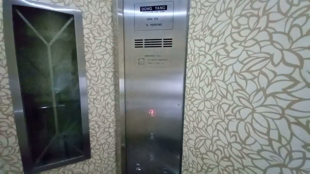 Dongyang Elevator at Woodlands Mart.