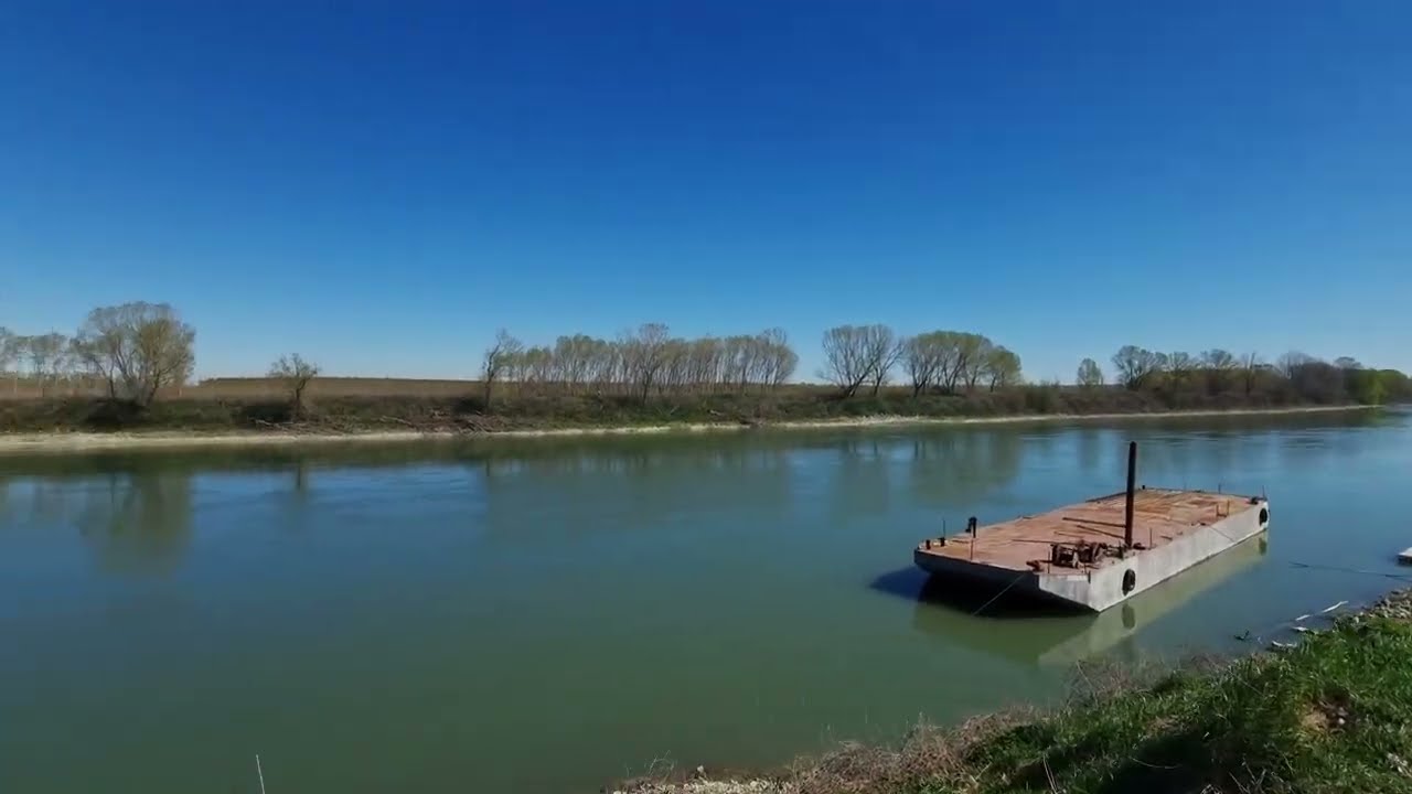 Short  Quiet Walk along the River Po (Italy) [4K]