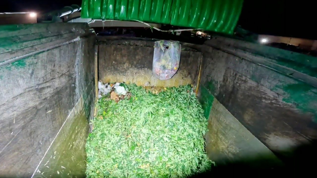 Waste Management Autocar/Heil front  loader garbage truck packing organics 4