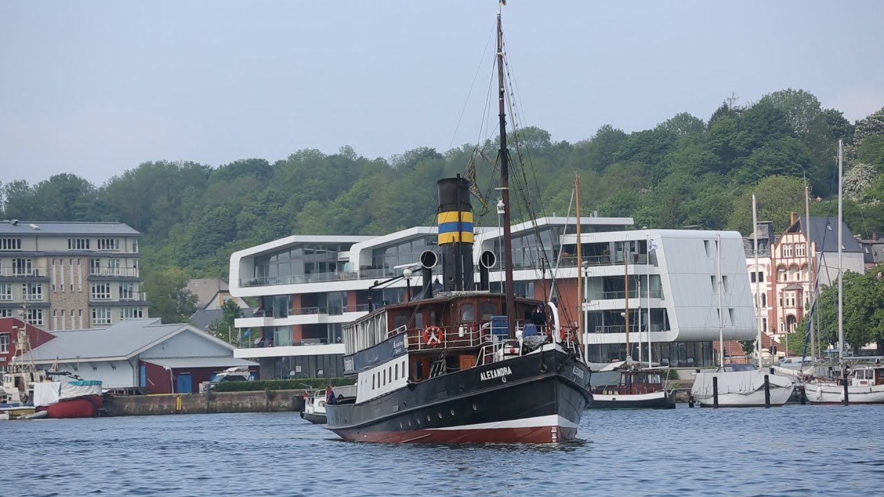 Salondampfer Alexandra: Flensburgs schwimmendes Wahrzeichen ist wieder zu Hause!