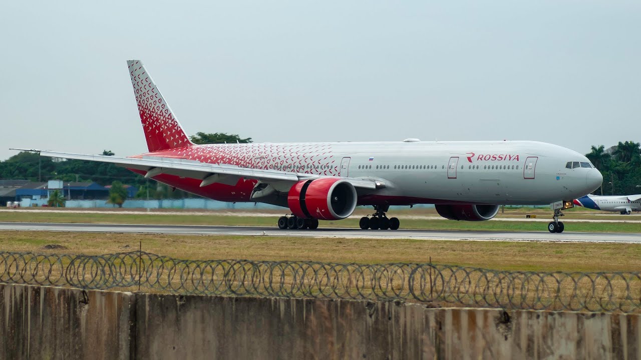 Amazing Christmas plane spotting at Havana Int. Airport (Includes go around & ATC audio)