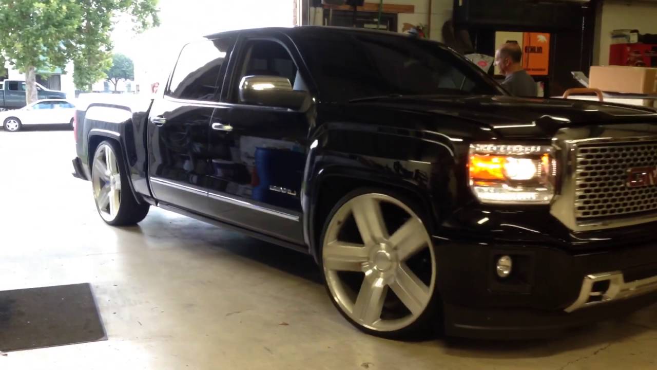 Lowered GMC Denali on 26s