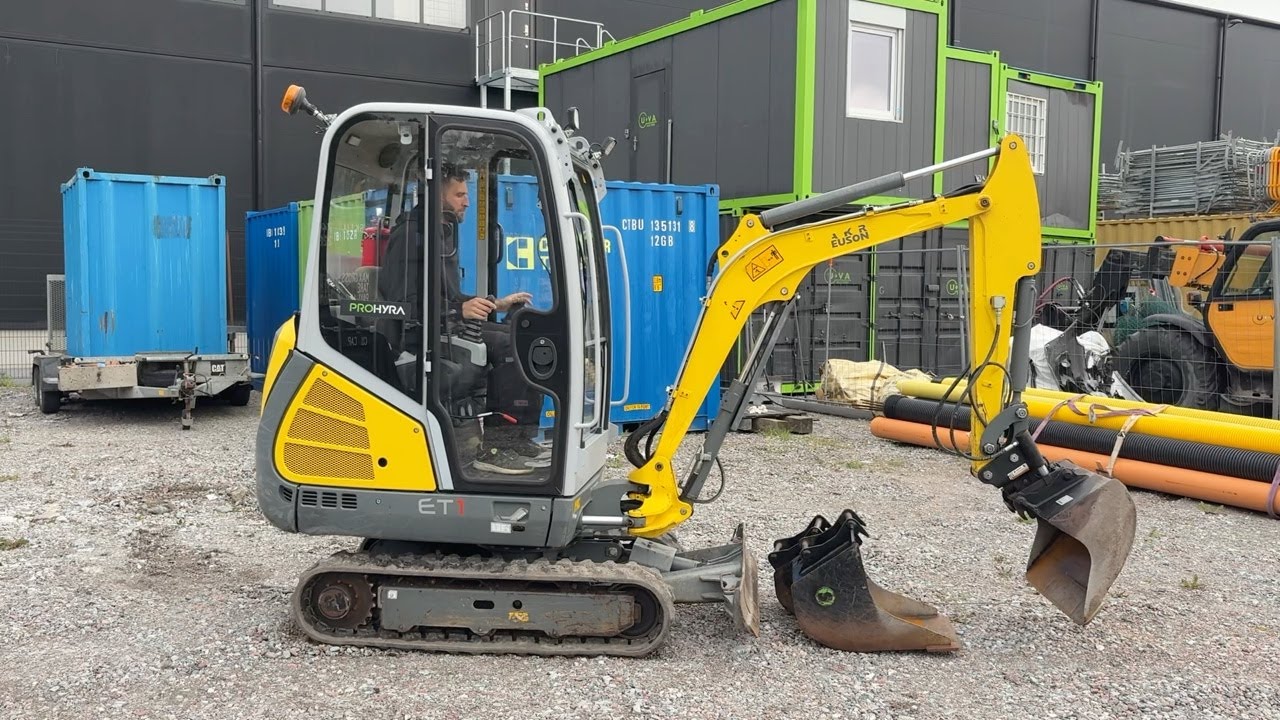 Köp Grävmaskin Wacker Neuson ET18 med 3 redskap på Klaravik