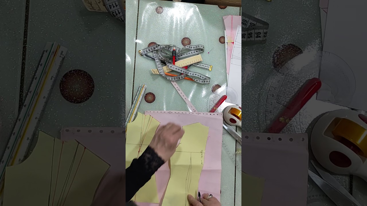 boukourbane Farida tracé de la découpe bretelle et princesse méthode Muller