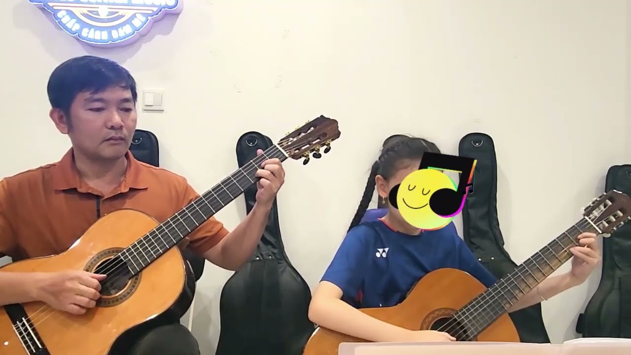 Việt Nam Những Chuyến Đi (Vicky Nhung) - HV lớp 4 (9 tuổi) Wings Guitar Music thực hành đệm hát