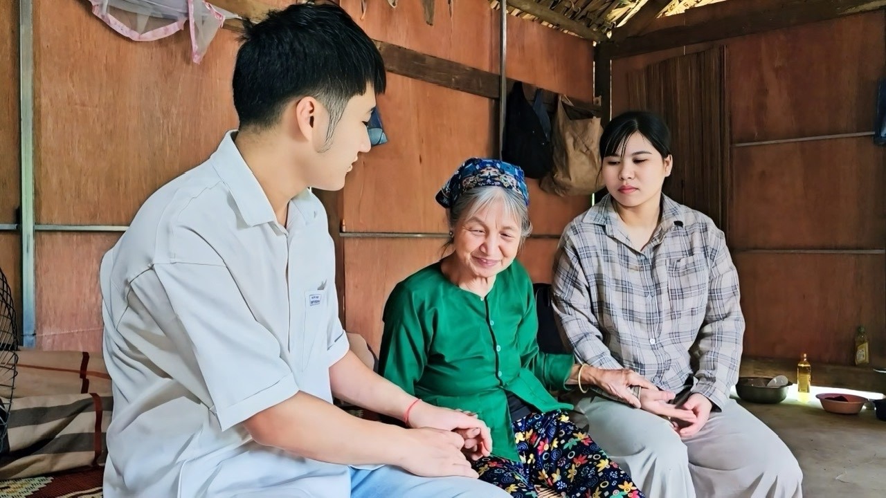 Tap's grandmother, missing her grandson and feeling affection for him, came to visit