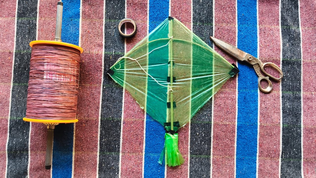 सब्जी की थैली से पतंग बनाना सीखें | Plastic Bag Kite Marking at Home