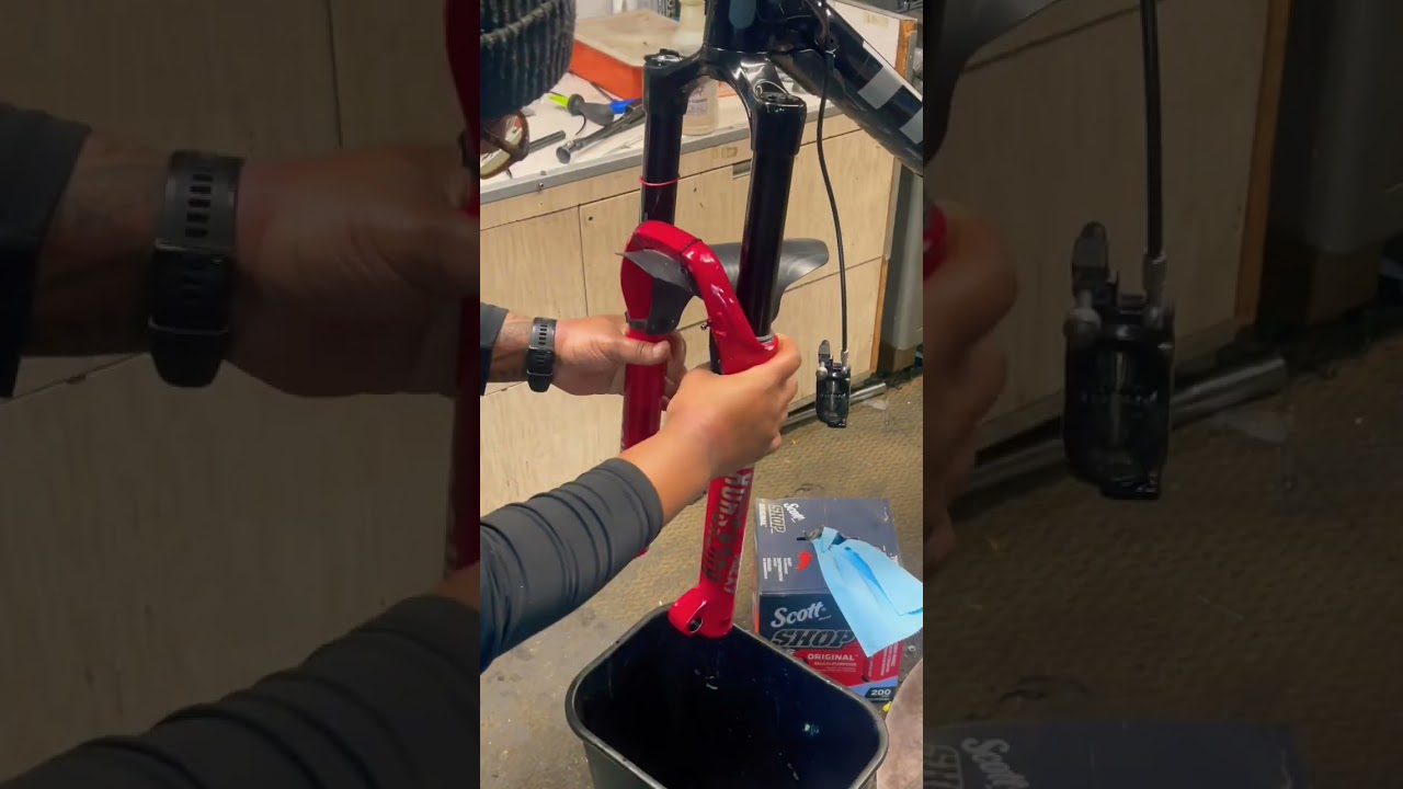 Fork service #rockshock #mtb #suspension #service #mountainbike #mechanic #content #capture #edit