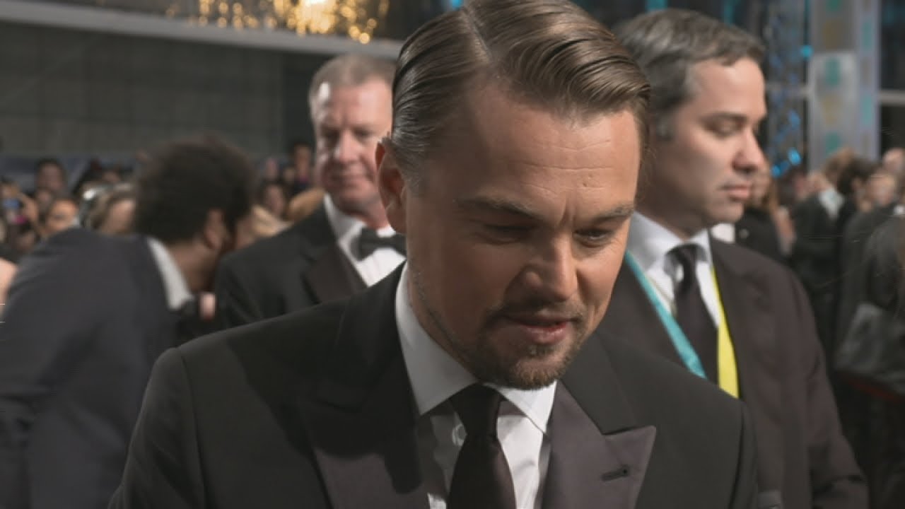 BAFTAs 2014: Leonardo DiCaprio laughs at chanting fans on the red carpet in London