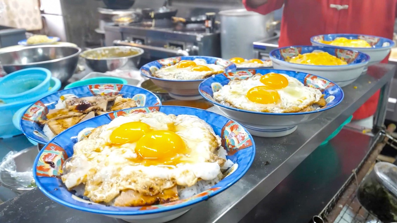 2,000 Eggs Disappear Instantly! Insane Speed of Japanese Street Food