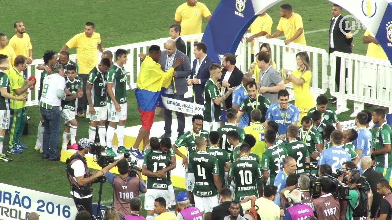 Palmeiras faz linda festa no Allianz Parque e levanta taça de campeão brasileiro