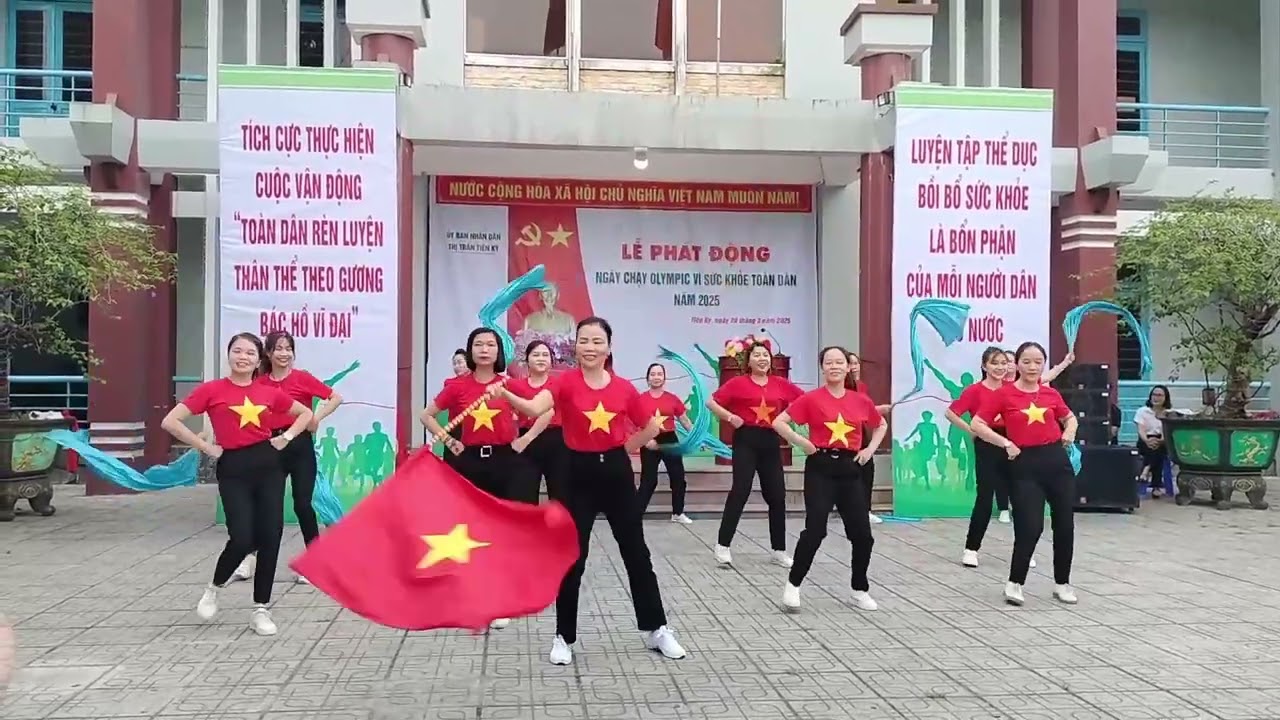 LK Những ngôi sao xa xôi - Cô gái mở đường -Đất nước trọn niềm vui CLB Happy Dance club