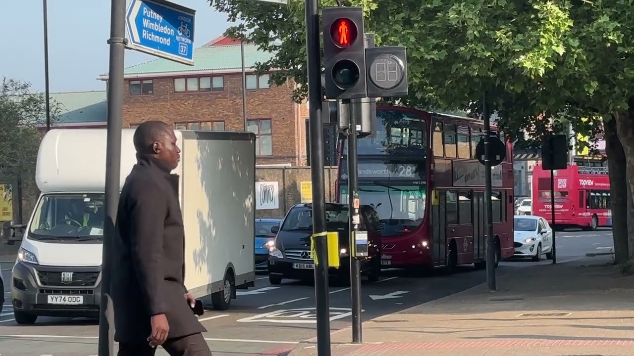2 buses are Topview on Not in service & Route 28 in the Wandsworth
