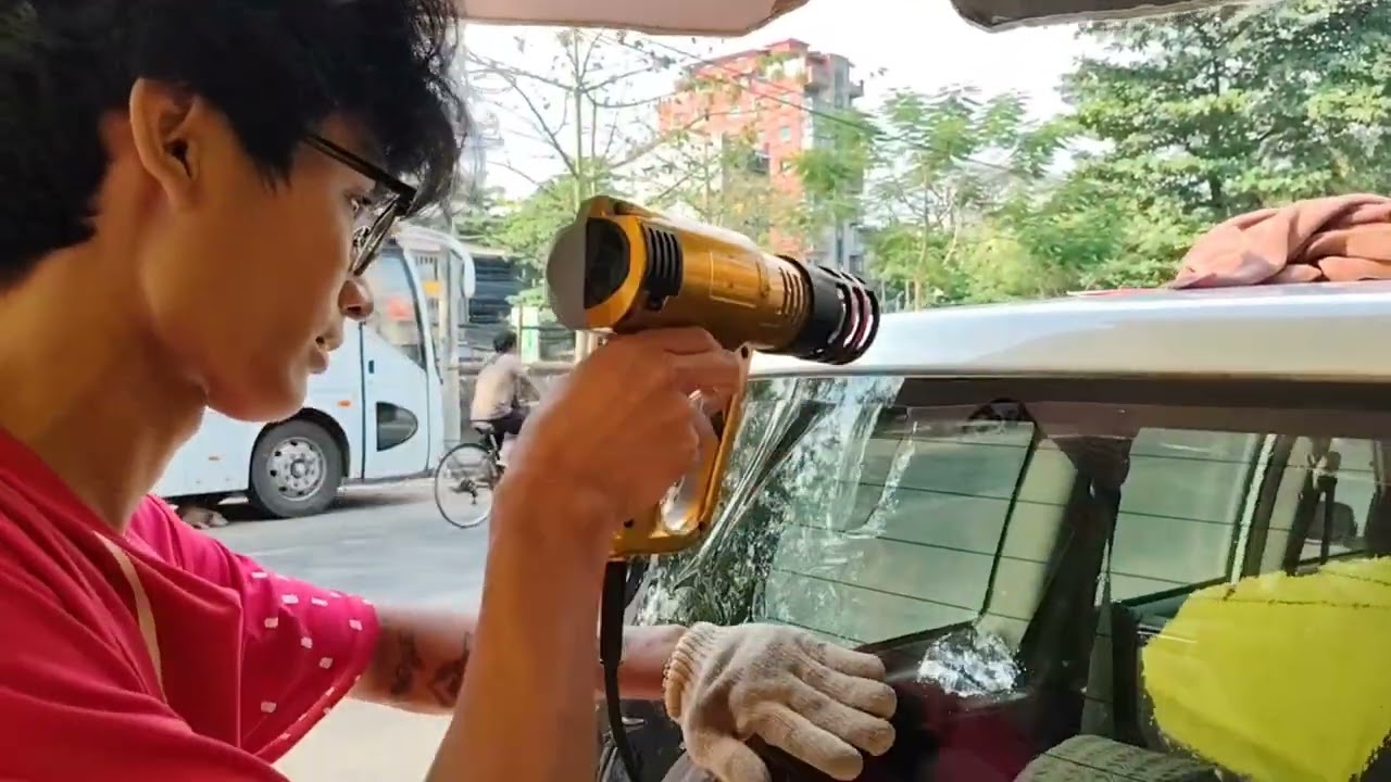 ကားနောက်မှန်စတေကာကို Heatgun နဲ့ ဘယ်လို မိုလ် ယူရမလဲ? #nyinyisticker #windowtint 