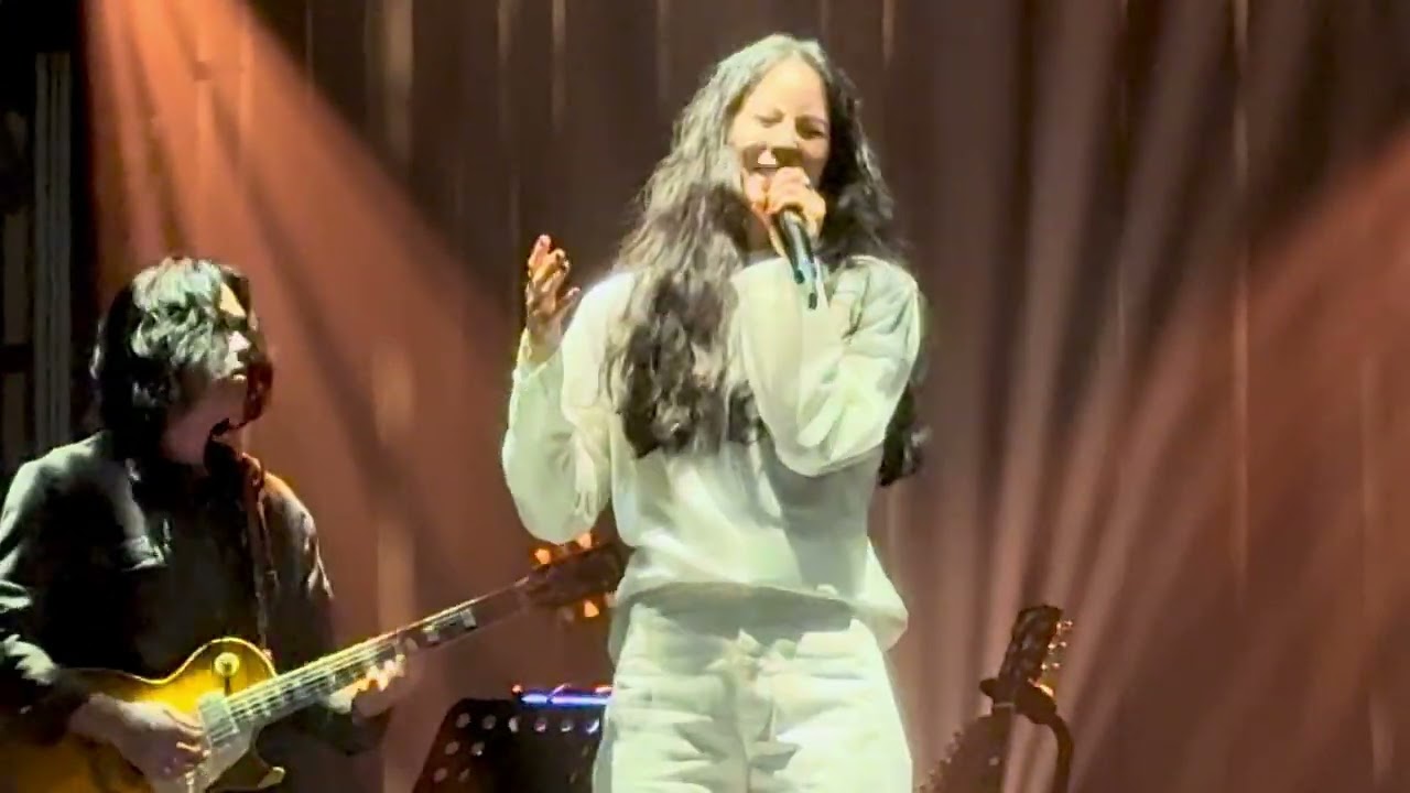 박지윤 (Park Jiyoon) - 바라진 기억에 (Fade away) (live in Seoul)